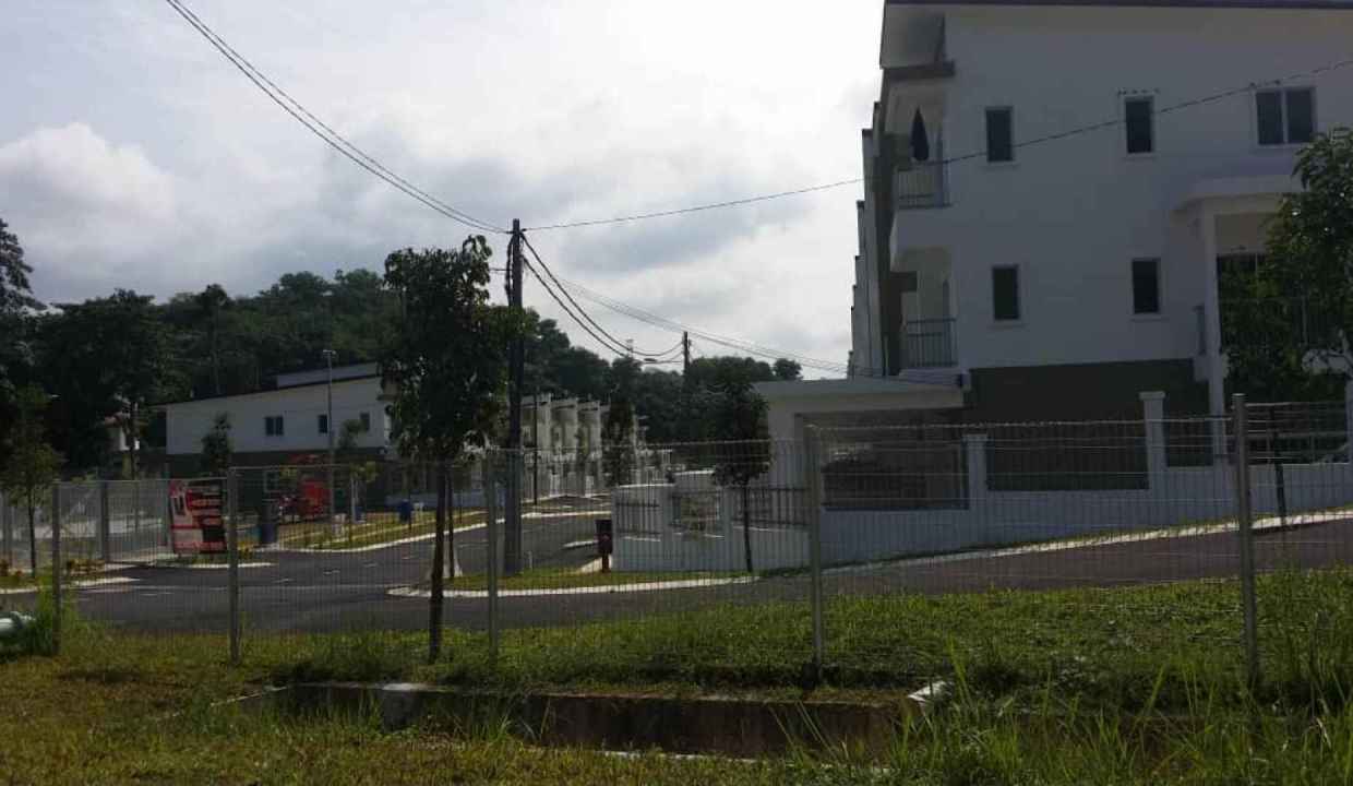 Spacious Sg Merab Banglo Lot (11)