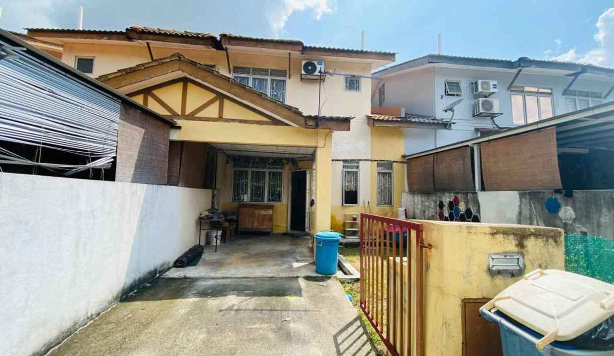 FACING OPEN Double Storey Terrace Bandar Saujana Putra (17)