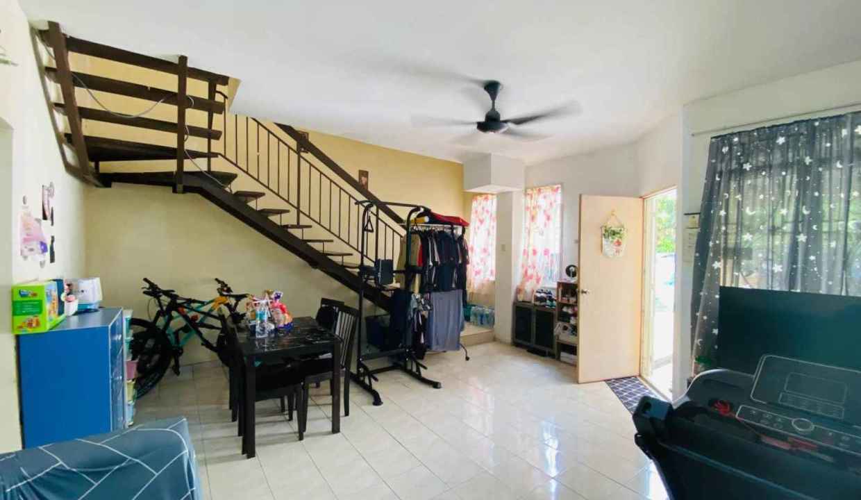 FACING OPEN Double Storey Terrace Bandar Saujana Putra (2)