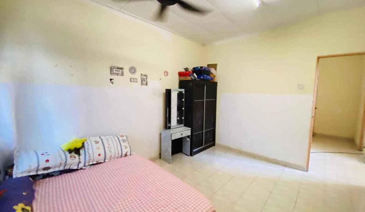 FACING OPEN Double Storey Terrace Bandar Saujana Putra (9)