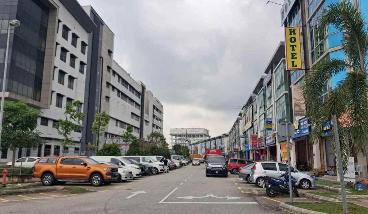 [NEAR MAHSA HOSPITAL] 3 Storey Shoplot, SP1 Bandar Saujana Putra, Jenjarom (2)